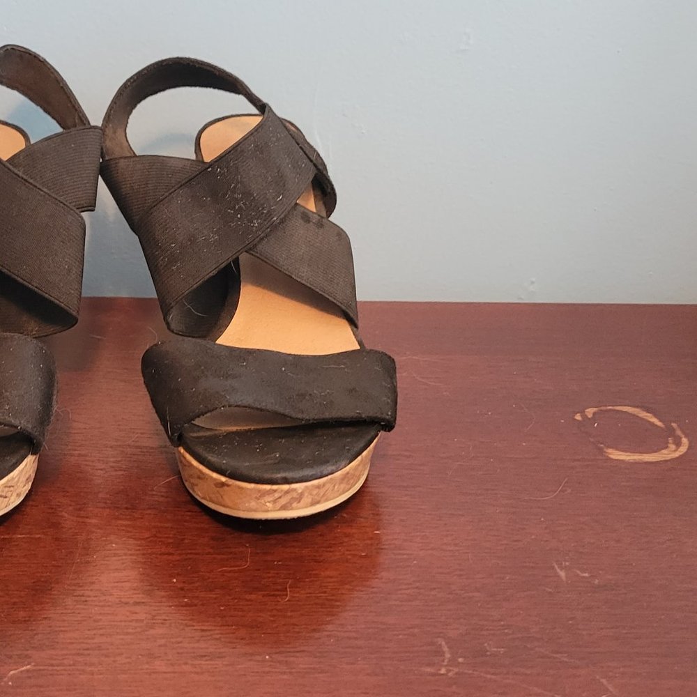 Womens 5 American Eagle Black Wedge Sandals